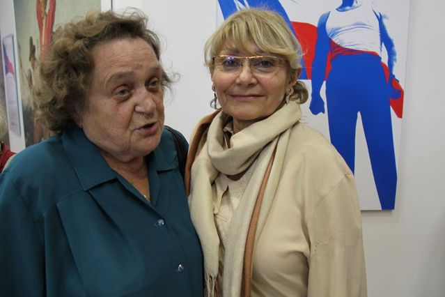 J. Mokrá (vlevo) se jako jedenáctiletá starala o tehdy tříletou Aničku - A. Kuželovou (vpravo)