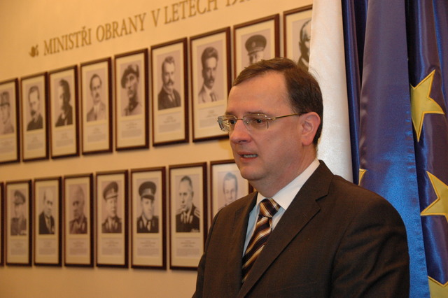 Petr Nečas během tiskové konference na ministerstvu obrany