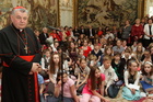 Pražský arcibiskupský palác byl opravdu plný dětí