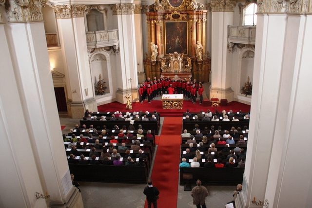  Celkový pohled do kostela