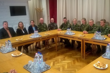 Studenti vojenské školy si vyměňovali zkušenosti s maďarskými vrstevníky