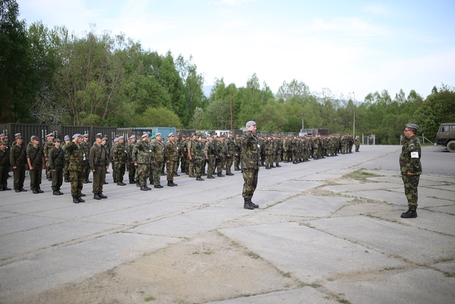  Záverečný nástup, vyhodnocení - podání hlášení řídícímu výcviku plukovníku Karlu Zapletalovi