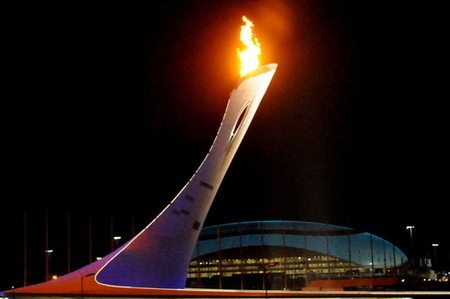 Hry v Soči zahájeny, oheň hoří