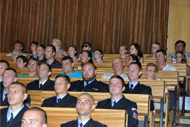  Vyřazení se zúčastnili také blízcí nových policistů