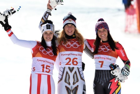 Zlatá Ester Ledecká při plyšovém ceremoniálu
