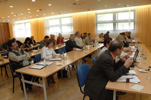 Na Měříně se sešly zhruba čtyři desítky odborářů