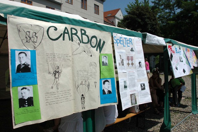 Každý z týmů si připravil tablo o své výsadkové skupině