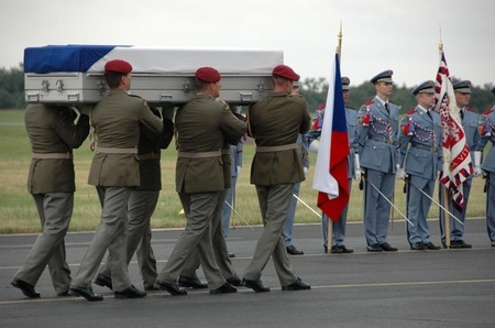 Martinu Stropnickému kondoloval ministr obrany USA, šéfovi armády Pavlovi jeho americký protějšek