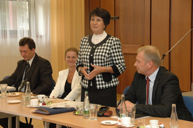 Jitka Šebková při proslovu k hostům i odborářům