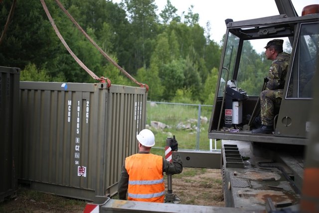 Logistici a ženisté začali budovat zázemí na Bahnech už 8. června