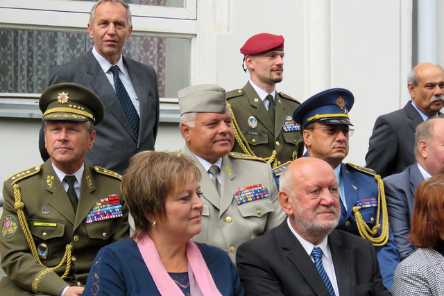 Vzpomínky na št. kpt. Václava Morávka byli přítomni i bývalí náčelníci Generálního štábu AČR armádní generálové Jiří Šedivý a Pavel Štefka