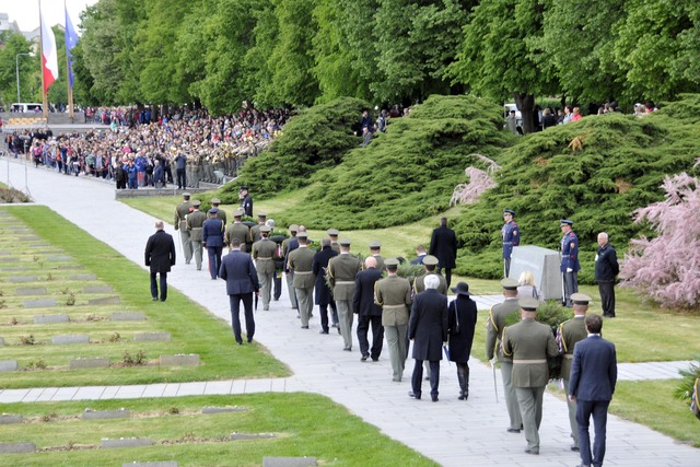 Terezínské tryzny se tradičně účastní stovky lidí
