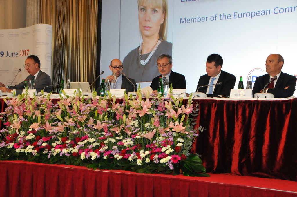 Z jednání Pražské konference o obraně a bezpečnosti, která se v pátek 9. června konala v Žofínském paláci