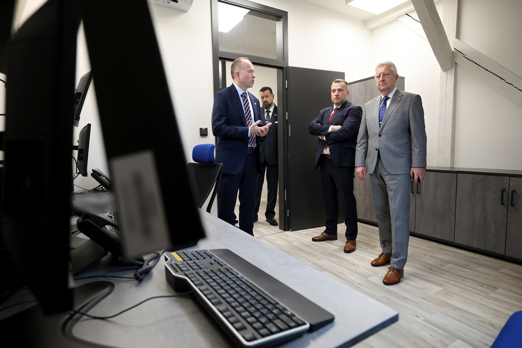 Ministr obrany dnes navštívil státní podnik VTÚ