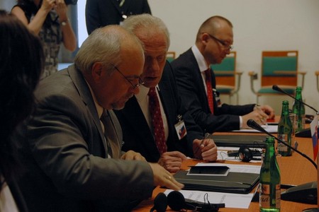 Slovensko na jednání zastupoval velvyslanec SR v Praze Peter Brňo
