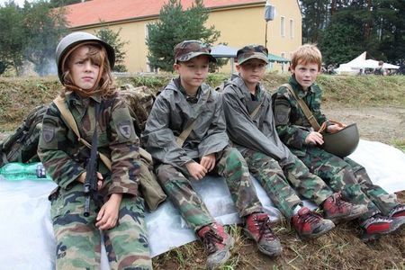 Snímky zachycují dětské návštěvníky Vojenského technického muzea Lešany na letošních i loňských akcích 8