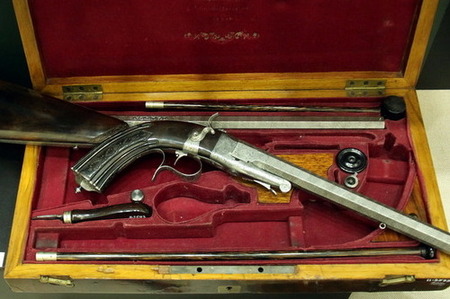 Nové přírůstky ve sbírkách VHÚ jsou vystaveny v Armádním muzeu Žižkov