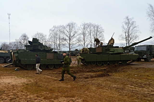 Součástí slavnostního zahájení byla i ukázka výzbroje zúčastněných států. K vidění byl například tank Abrams či bojové vozidlo pěchoty Bradley 