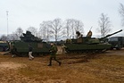 Součástí slavnostního zahájení byla i ukázka výzbroje zúčastněných států. K vidění byl například tank Abrams či bojové vozidlo pěchoty Bradley 