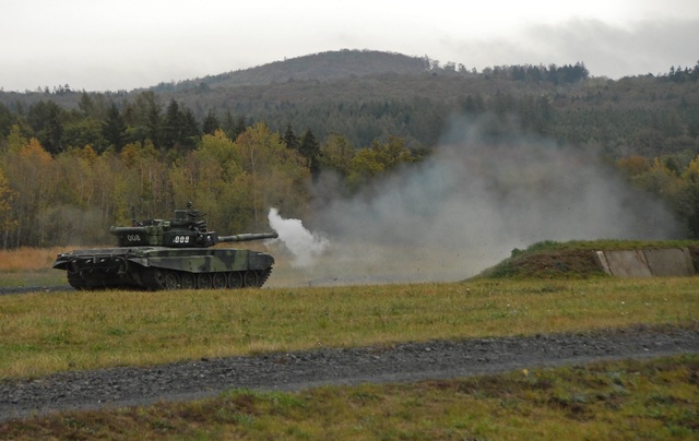 Kombinovaná jednotka ve složení dvou tanků T72M4 CZ a BVP-2 prokázala schopnost vedení účinné palby