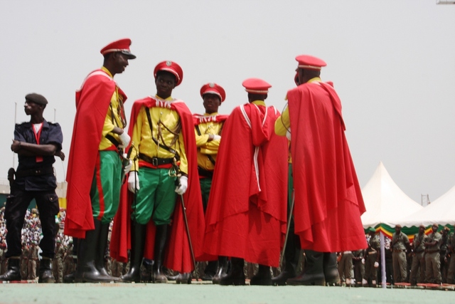 Čestná stráž v historických stejnokrojích