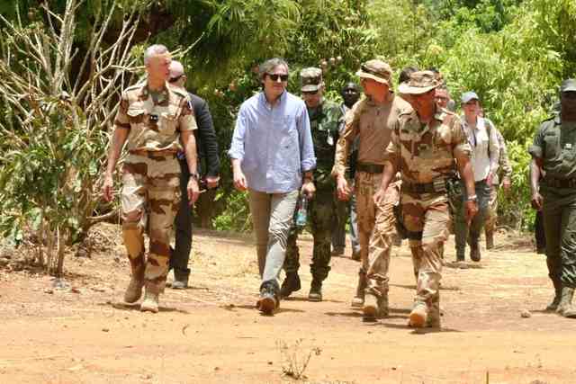 Česká delegace ve výcvikovém prostoru Kati