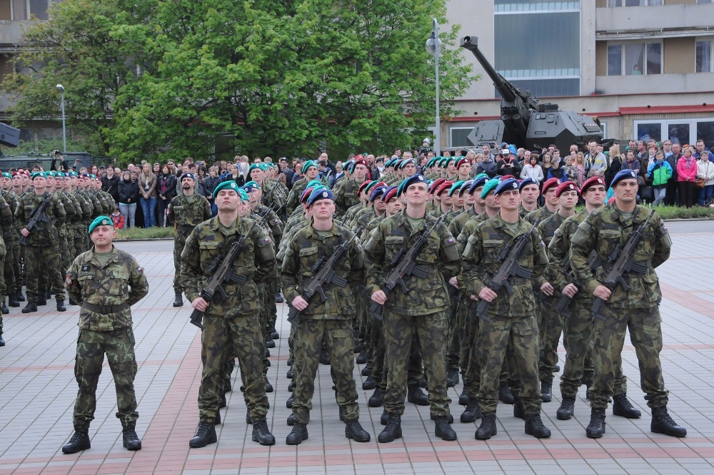  Vojáky přijelo podpořit přes 2 tisíce blízkých