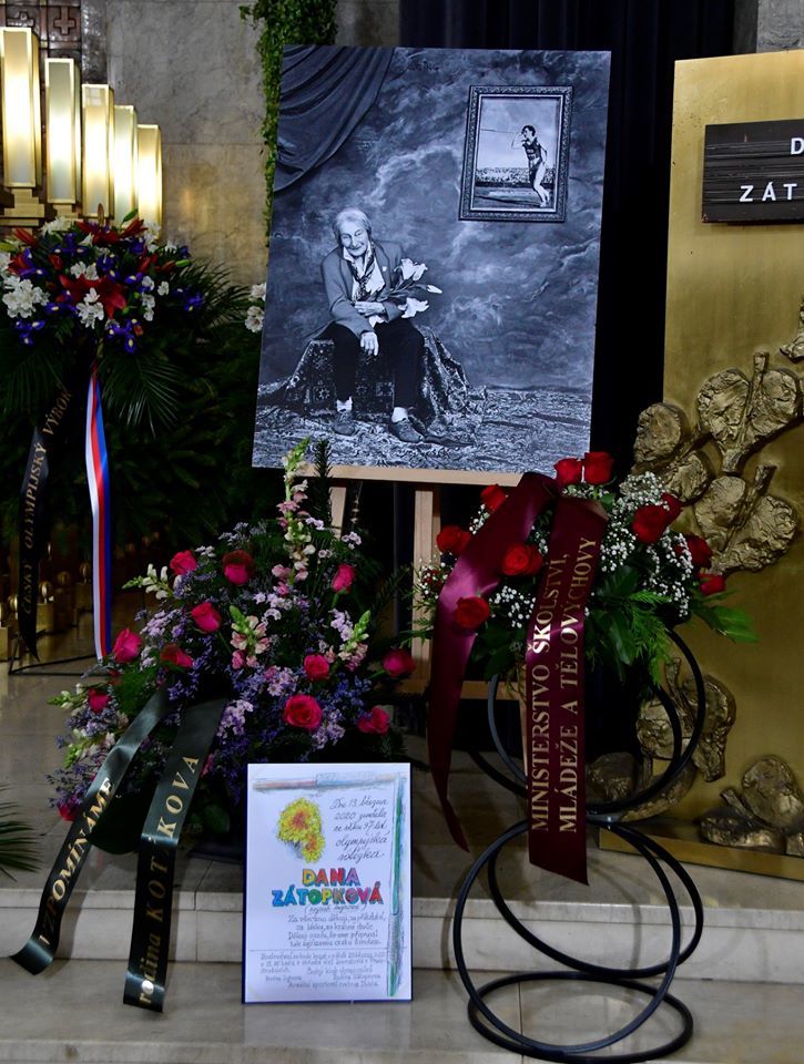 Olympijská vítězka z Helsinek 1952 a stříbrná medailistka z Říma 1960 zemřela ve věku 97 let v pátek 13. března brzy ráno. 