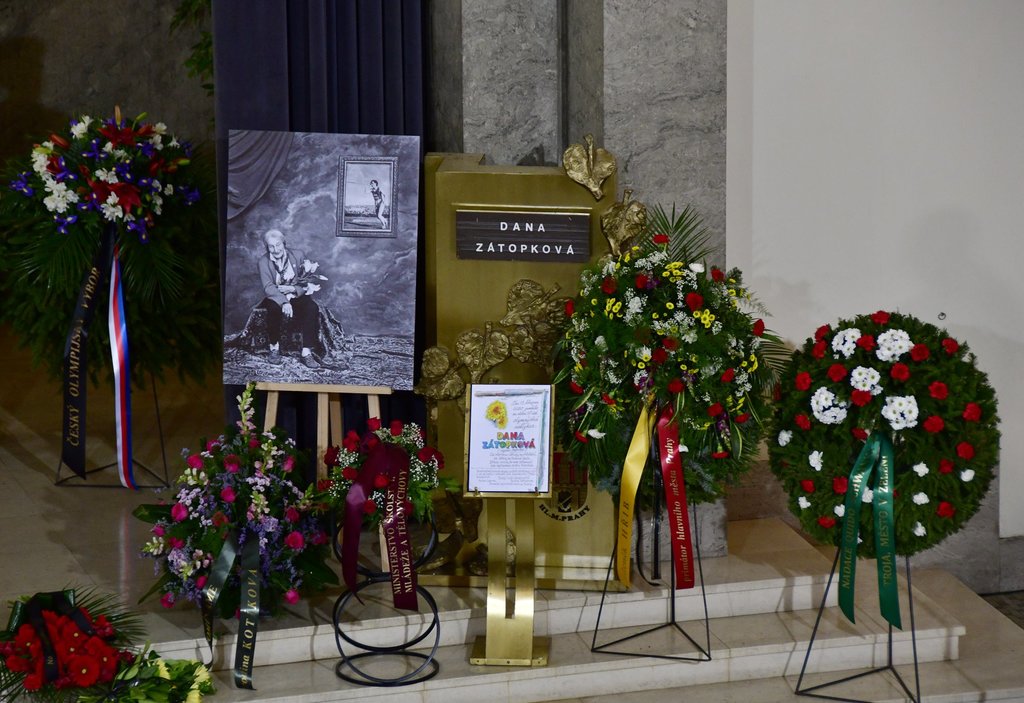 Lidé se rozloučili s výjimečnou ženou Danou Zátopkovou 