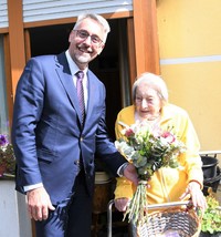 Dana Zátopková s ministrem obrany