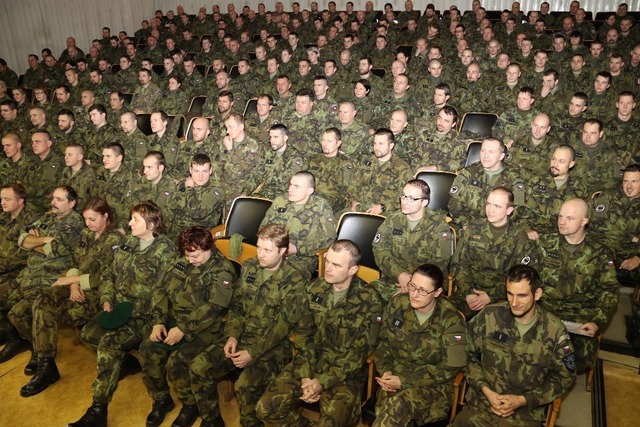 Zaplněný kinosál Posádkového domu v Táboře