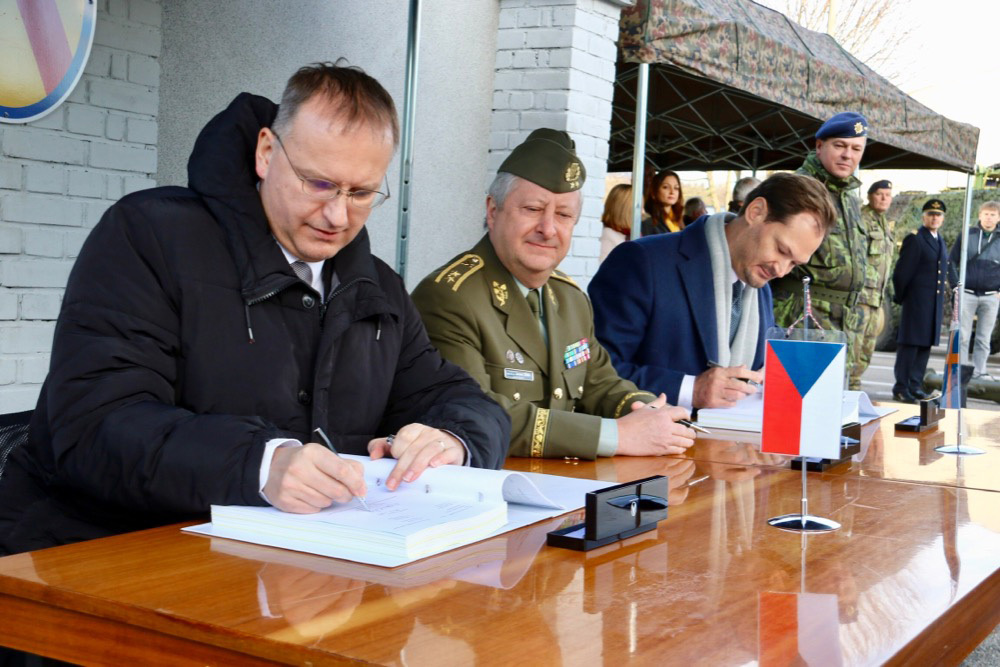 Ve Strakonicích dnes byla podepsána smlouva na raketové komplety RBS-70NG