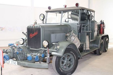 Požární vůz německé firmy Henschel, za války vyráběla i tanky Tiger