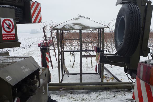 Demontáž věže v prosinci 2011