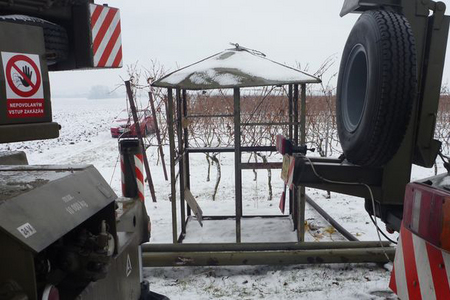 Demontáž věže v prosinci 2011