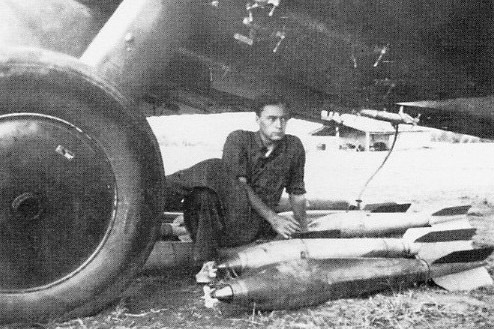 Příprava k zavěšování pumy vážící 50 kilogramů