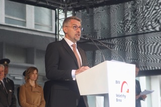 Ilustrační obrázek ke článkuPředseda vlády Andrej Babiš s ministrem obrany Lubomírem Metnarem navštívili veletrh IDET 2019