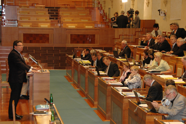 Zahraniční mise na roky 2013 a 2014 schválil i Senát 1