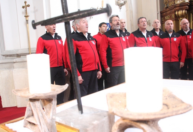  Prostředí barokního kostela koncert ještě více umocňovalo