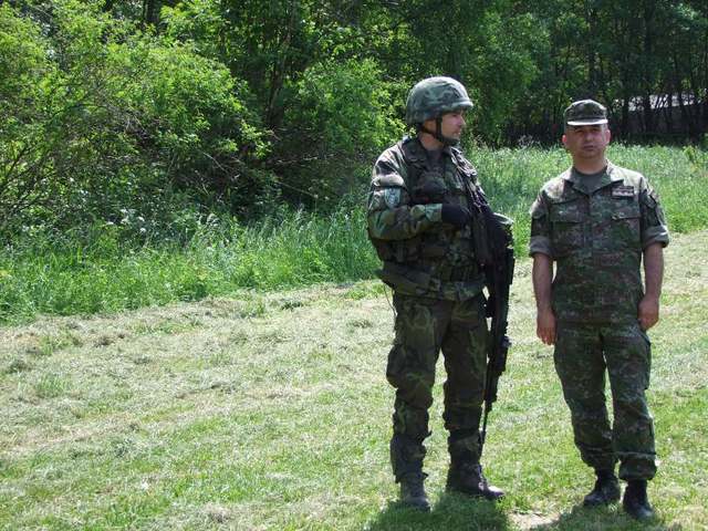  Velitel slovenské brigády v rozhovoru se zástupcem velitele 5. strážní roty