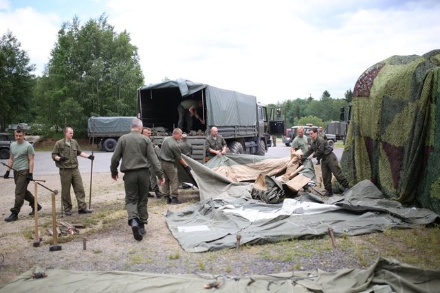 Postupná výstavba základny 