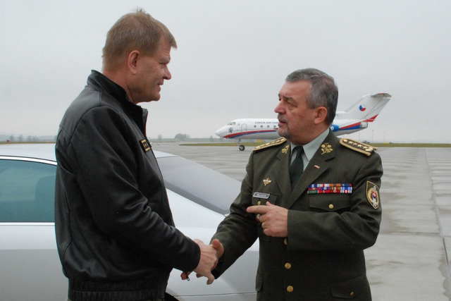  V Náměšti se vrcholní představitelé AČR a OS SR rozloučili