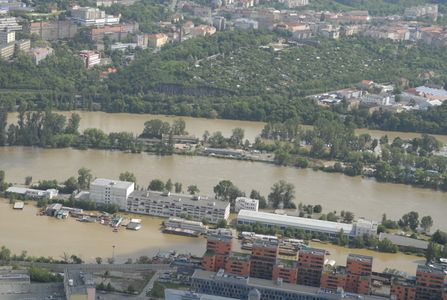 Monitorovací let vrtulníkem nad Prahou a Středočeským krajem společně s novináři