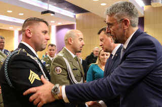 Ministr obrany Lubomír Metnar ocenil hrdinství seržanta Specka