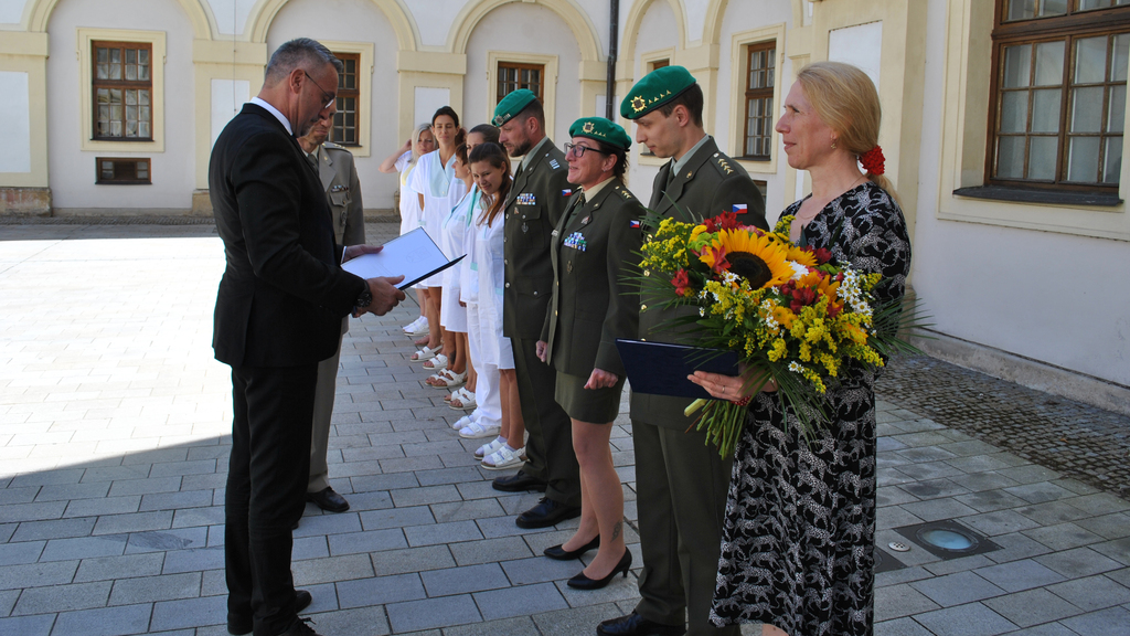 Ministr obrany poděkoval personálu VN Olomouc