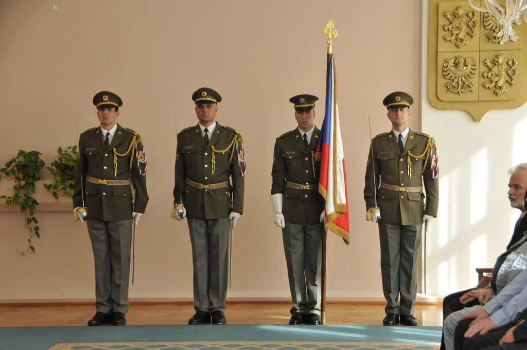 Čestná stráž v salonku Praha
