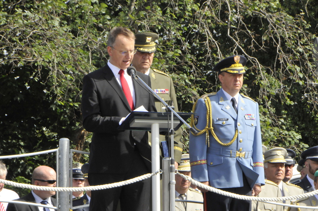 Náměstek ministra obrany Daniel Koštoval při projevu