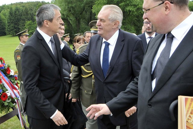 Prezident republiky Miloš Zeman pozdravil ministra obrany Martina Stropnického