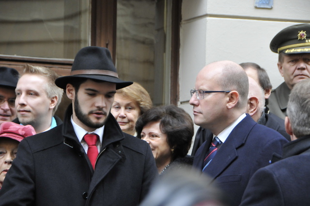 Premiér Bohuslav Sobotka s Michalem Zimou ze Studentské komory Rady VŠ