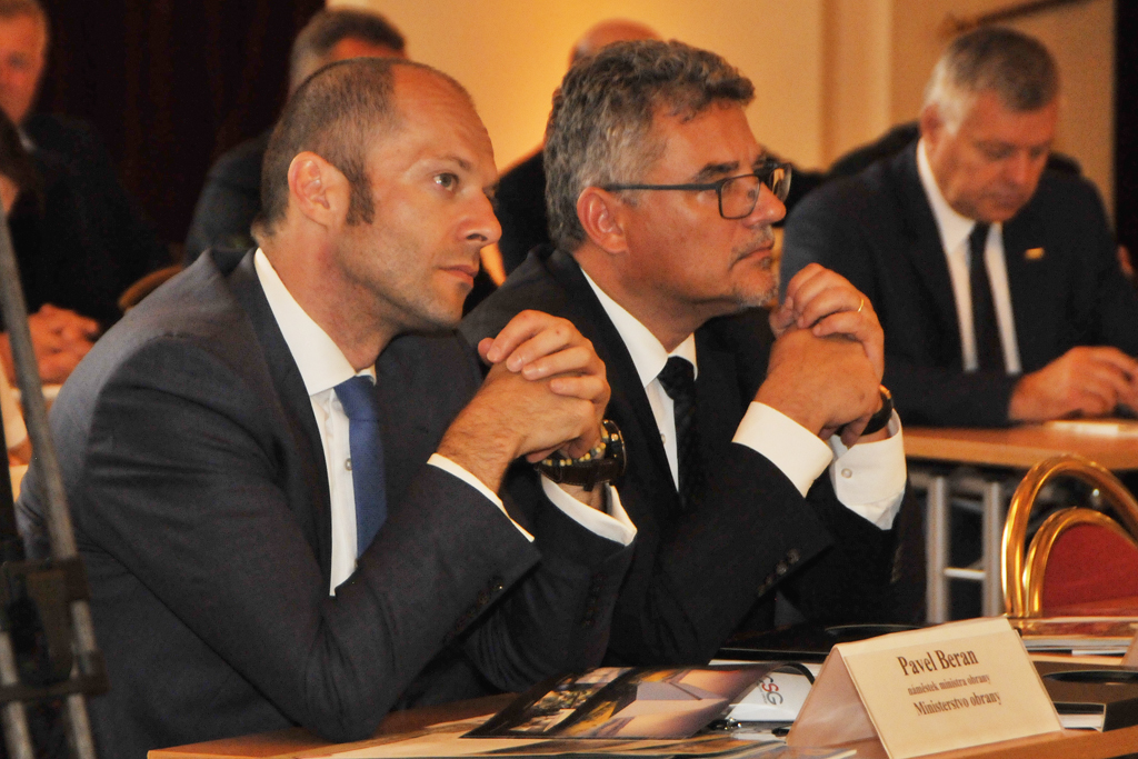 Na 222. Žofínské fórum zavítali náměstci ministra obrany Pavel Beran a Tomáš Kuchta